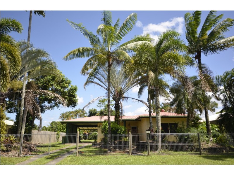 32 Middlemiss Street, Mossman QLD 4873