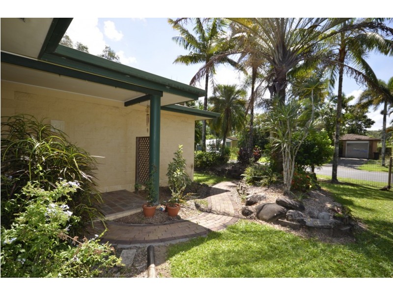 32 Middlemiss Street, Mossman QLD 4873
