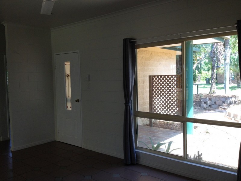 32 Middlemiss Street, Mossman QLD 4873