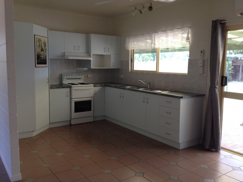 32 Middlemiss Street, Mossman QLD 4873