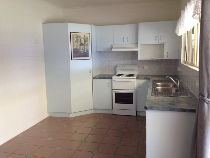 32 Middlemiss Street, Mossman QLD 4873