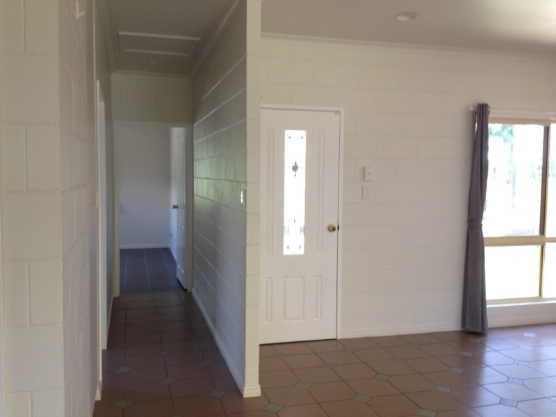 32 Middlemiss Street, Mossman QLD 4873