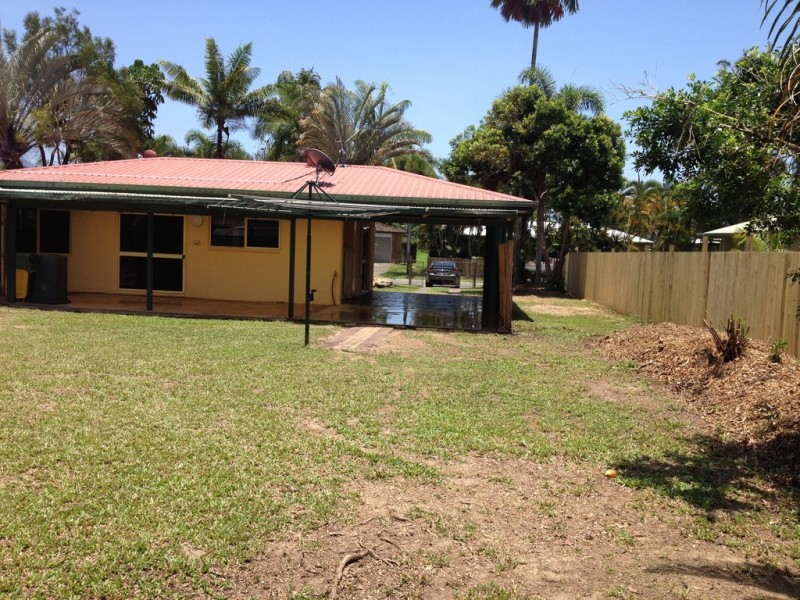 32 Middlemiss Street, Mossman QLD 4873
