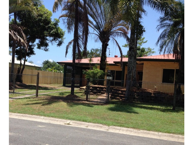 32 Middlemiss Street, Mossman QLD 4873