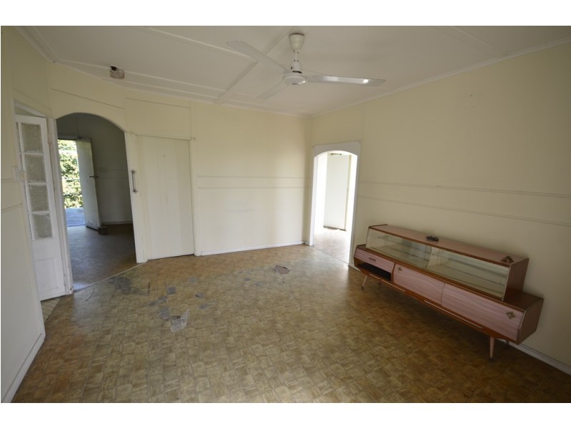 16 Junction Road, Mossman QLD 4873