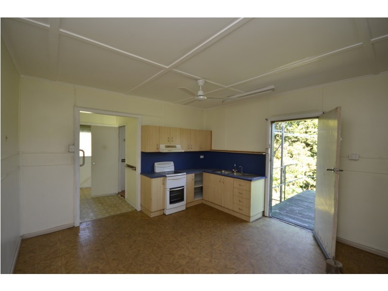 16 Junction Road, Mossman QLD 4873