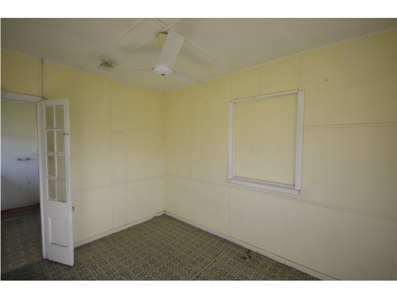 16 Junction Road, Mossman QLD 4873