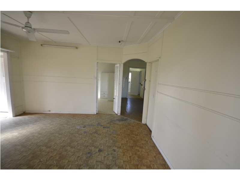 16 Junction Road, Mossman QLD 4873