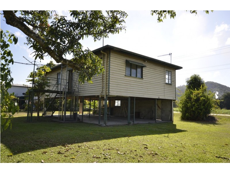 16 Junction Road, Mossman QLD 4873