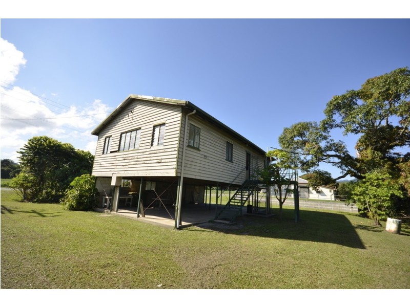 16 Junction Road, Mossman QLD 4873