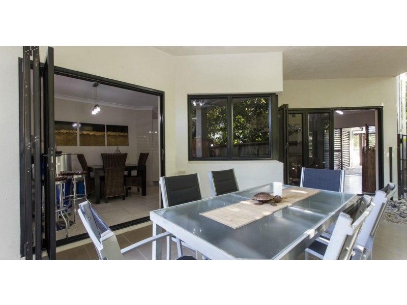 2/2 Morning  Close, Port Douglas QLD 4877