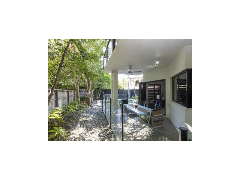 2/2 Morning  Close, Port Douglas QLD 4877