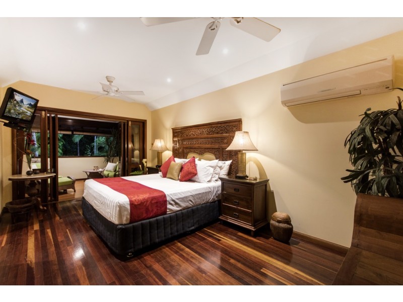 6 Solander Boulevard, Port Douglas QLD 4877