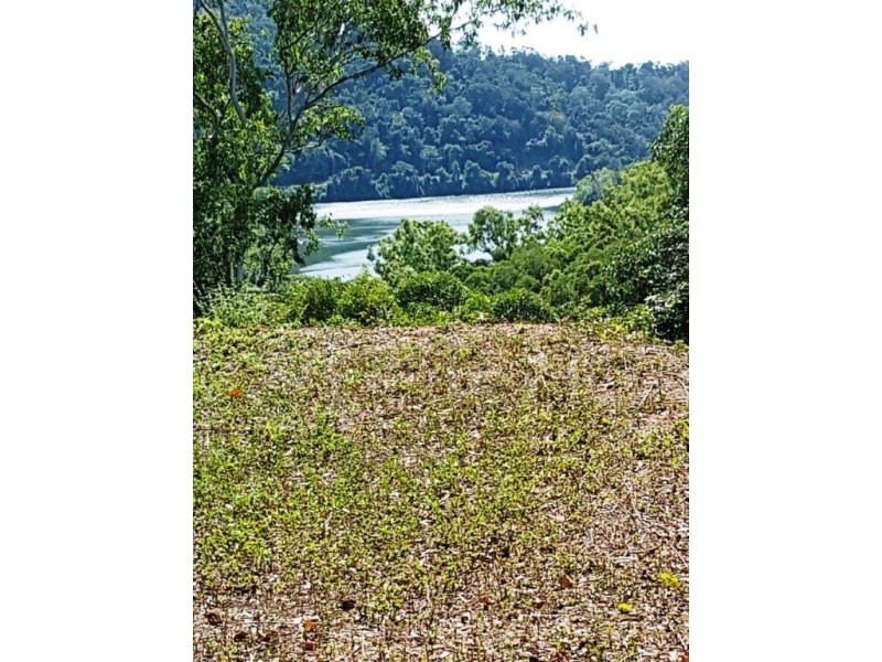 14 Idriess Close Degarra, Bloomfield QLD 4895