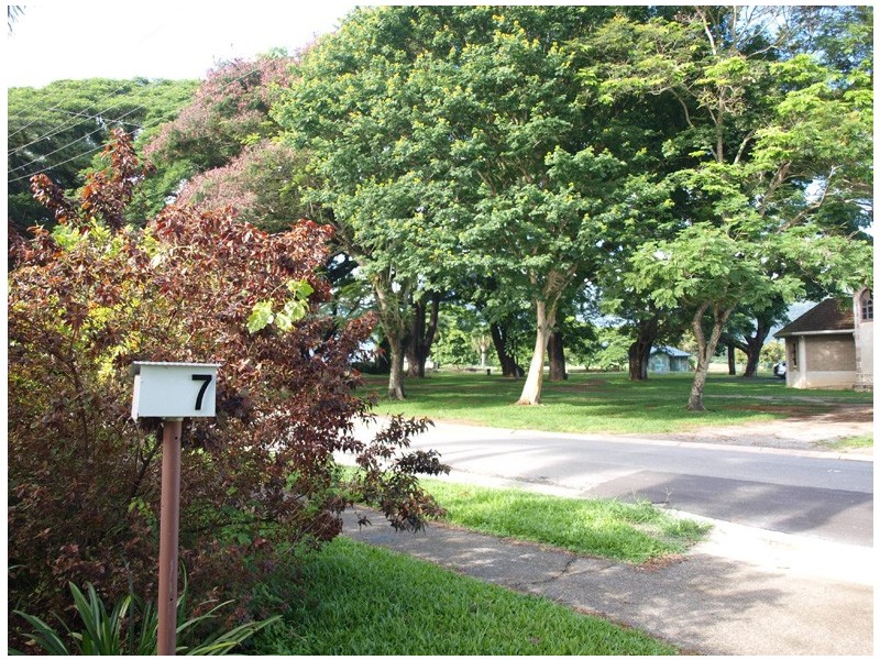 7 Mossman Street, Mossman QLD 4873