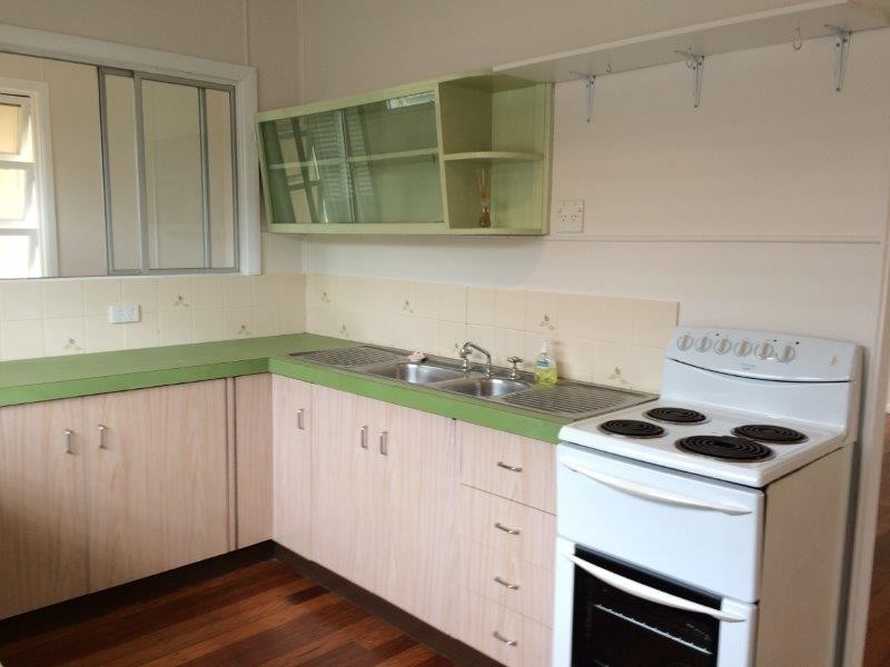 30 Thomas Street, Mossman QLD 4873