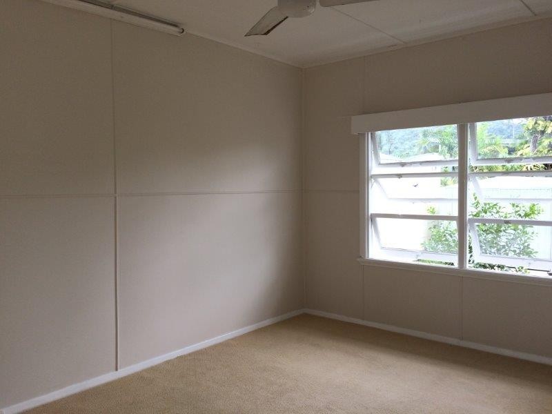 30 Thomas Street, Mossman QLD 4873