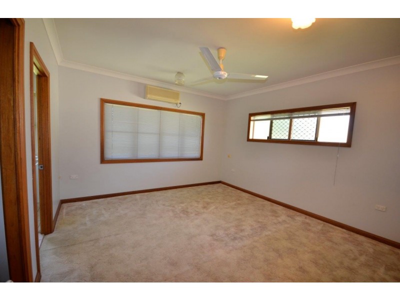 16 Grogan Street, Mossman QLD 4873