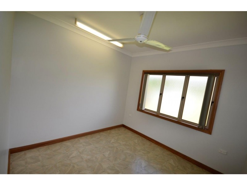 16 Grogan Street, Mossman QLD 4873