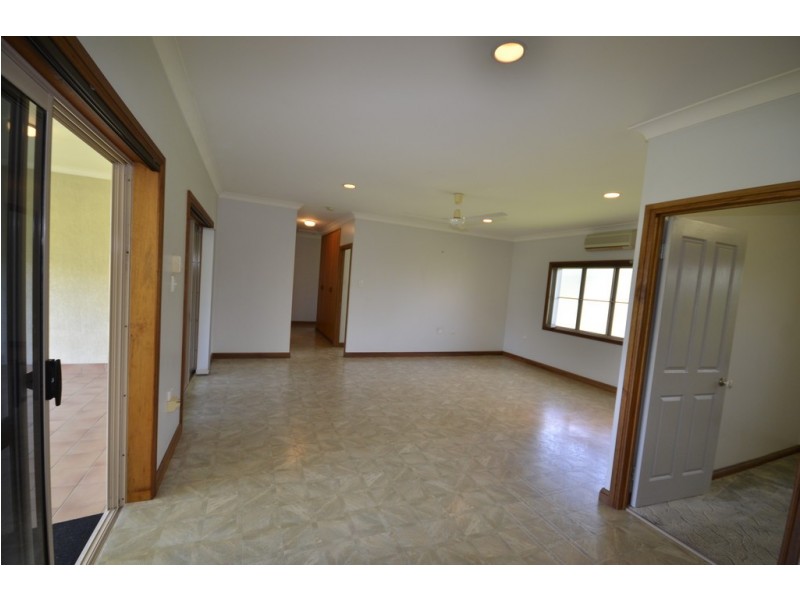 16 Grogan Street, Mossman QLD 4873