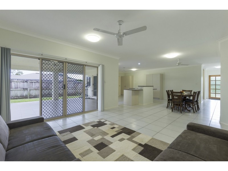 6 Riflebird Crescent, Mossman QLD 4873