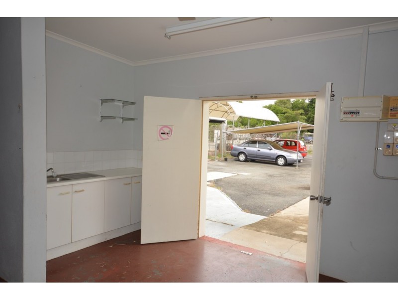 Shop 2 / 11 Warner Street, Port Douglas QLD 4877