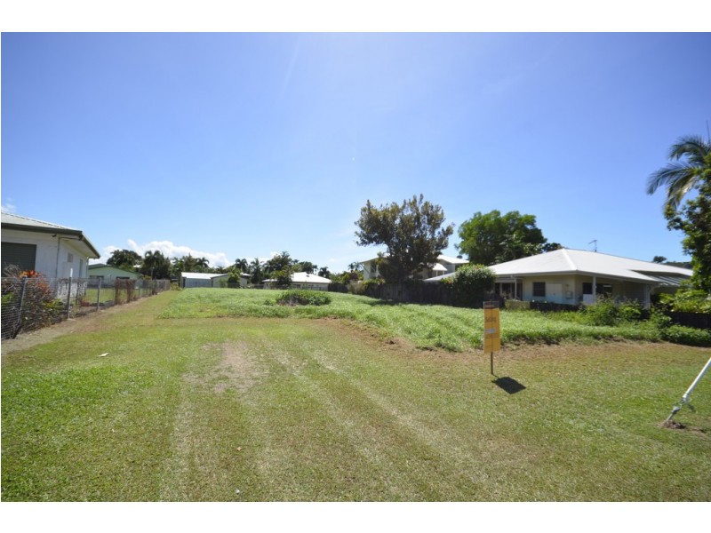 13 Bow Street, Mossman QLD 4873