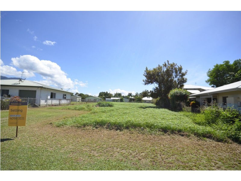 13 Bow Street, Mossman QLD 4873