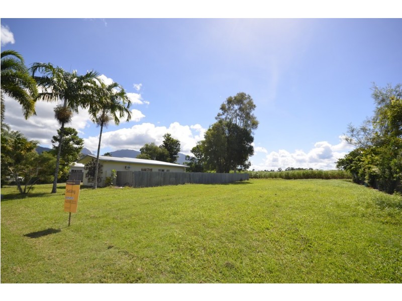 26 and 21 Middlemiss Street, Mossman QLD 4873