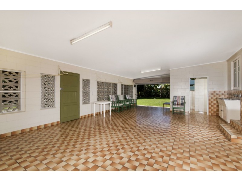 127 Miallo Road, Miallo QLD 4873