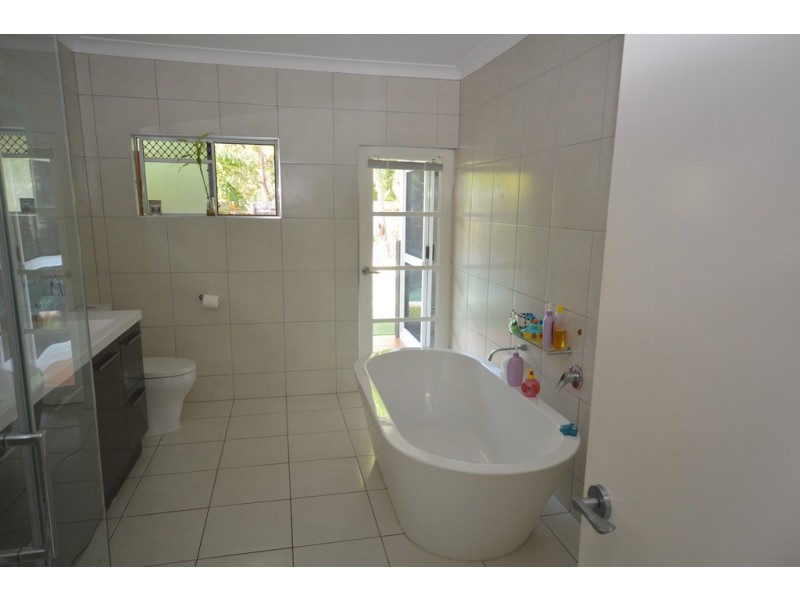 1 Seabrook Avenue, Port Douglas QLD 4877