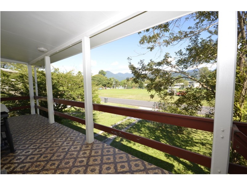 39 Mossman Street, Mossman QLD 4873