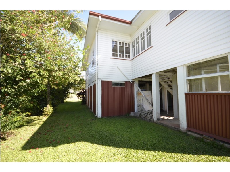 39 Mossman Street, Mossman QLD 4873