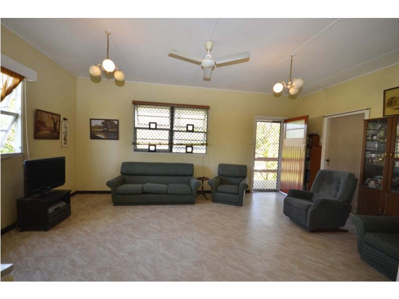 39 Mossman Street, Mossman QLD 4873