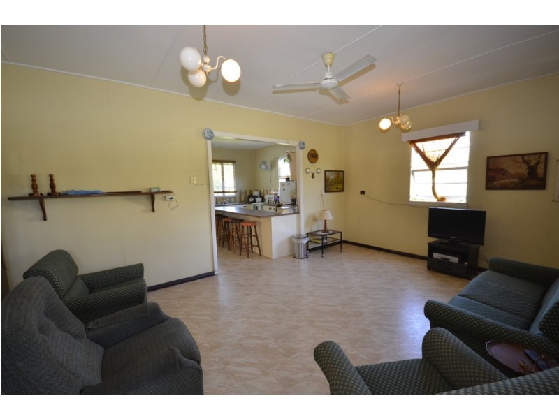 39 Mossman Street, Mossman QLD 4873