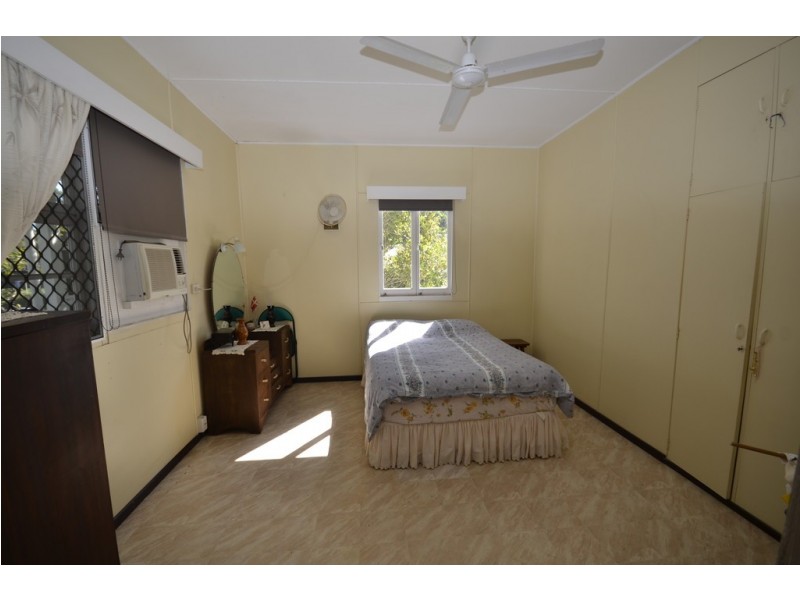 39 Mossman Street, Mossman QLD 4873