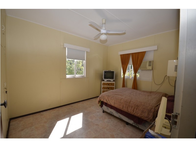 39 Mossman Street, Mossman QLD 4873