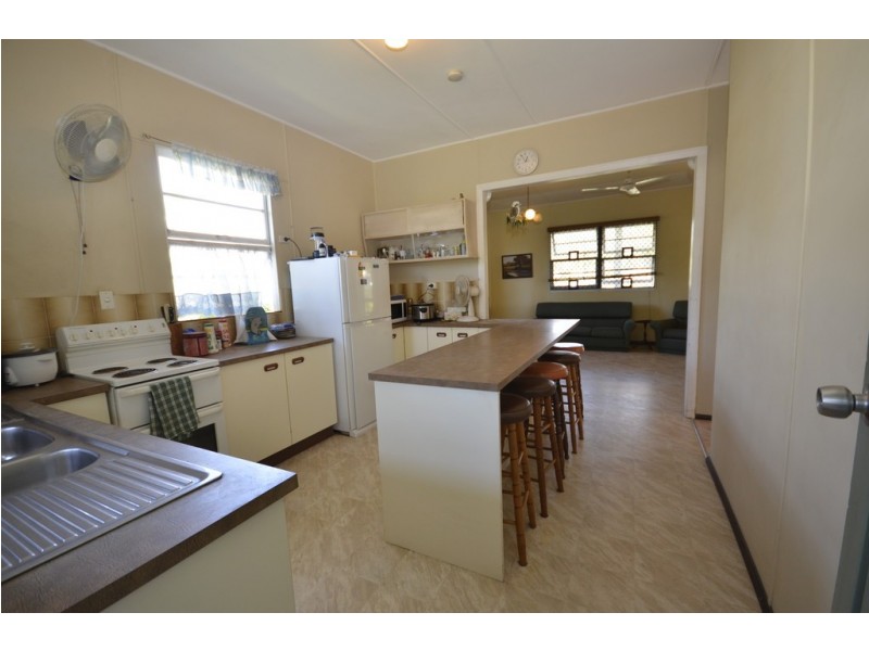 39 Mossman Street, Mossman QLD 4873