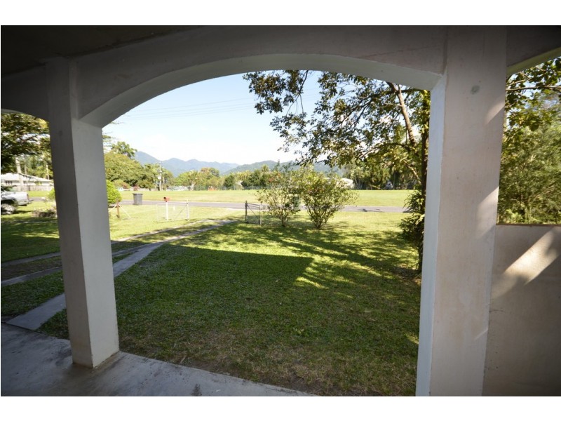 39 Mossman Street, Mossman QLD 4873