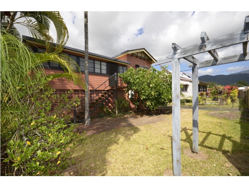 14 Bow Street, Mossman QLD 4873
