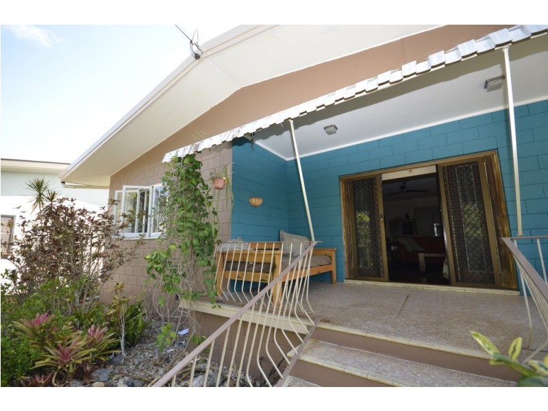 11 Pringle Street, Mossman QLD 4873