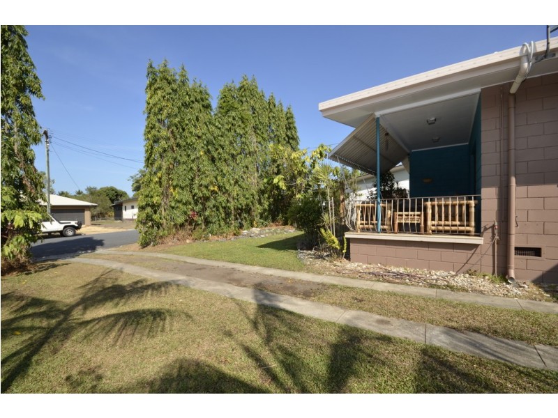 11 Pringle Street, Mossman QLD 4873