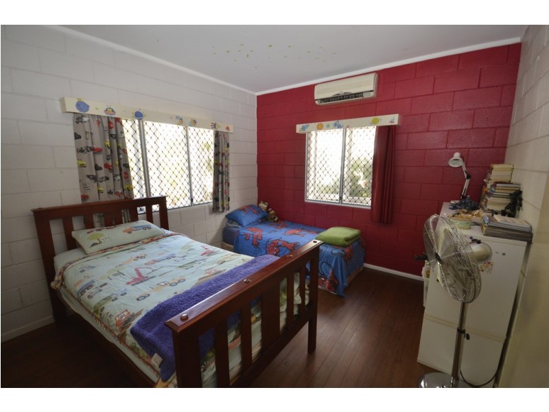 11 Pringle Street, Mossman QLD 4873