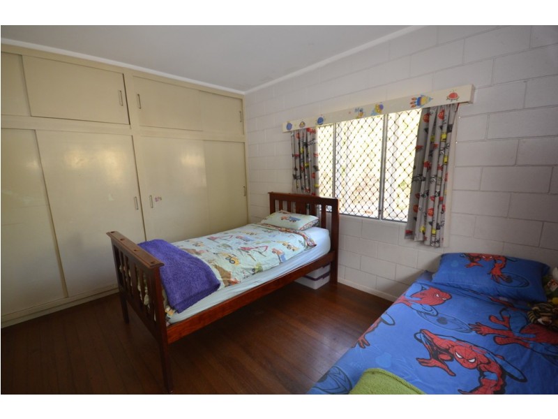 11 Pringle Street, Mossman QLD 4873