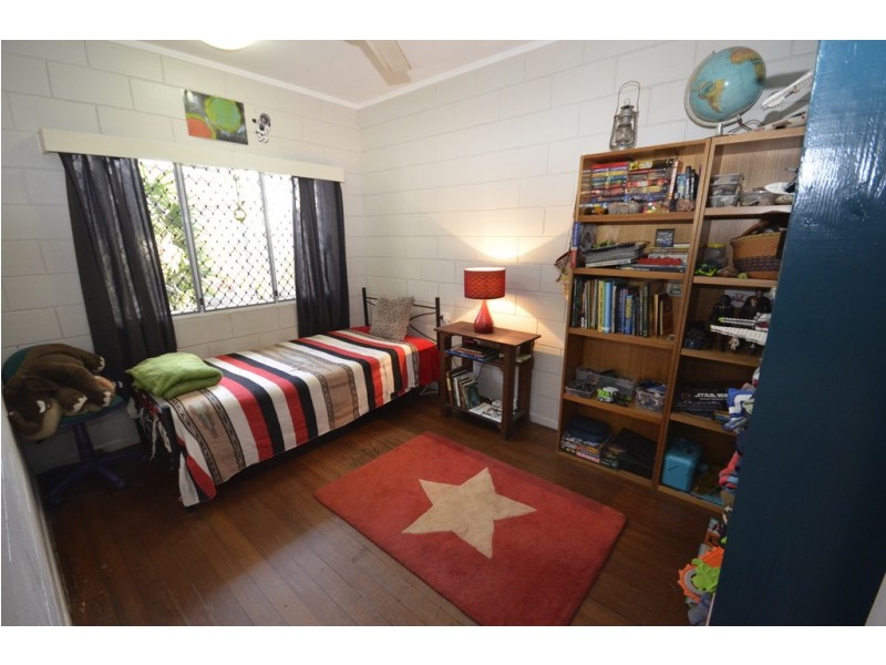 11 Pringle Street, Mossman QLD 4873