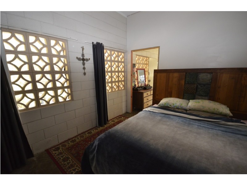11 Pringle Street, Mossman QLD 4873