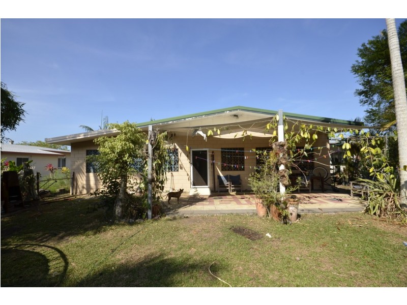 11 Pringle Street, Mossman QLD 4873