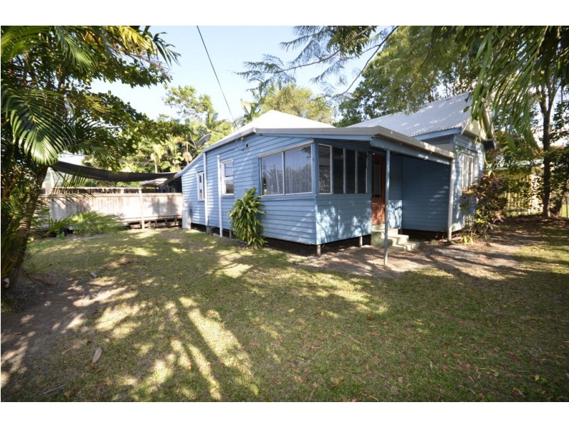 15 Hart Street, Mossman QLD 4873