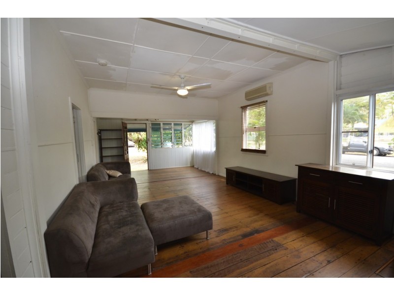 15 Hart Street, Mossman QLD 4873