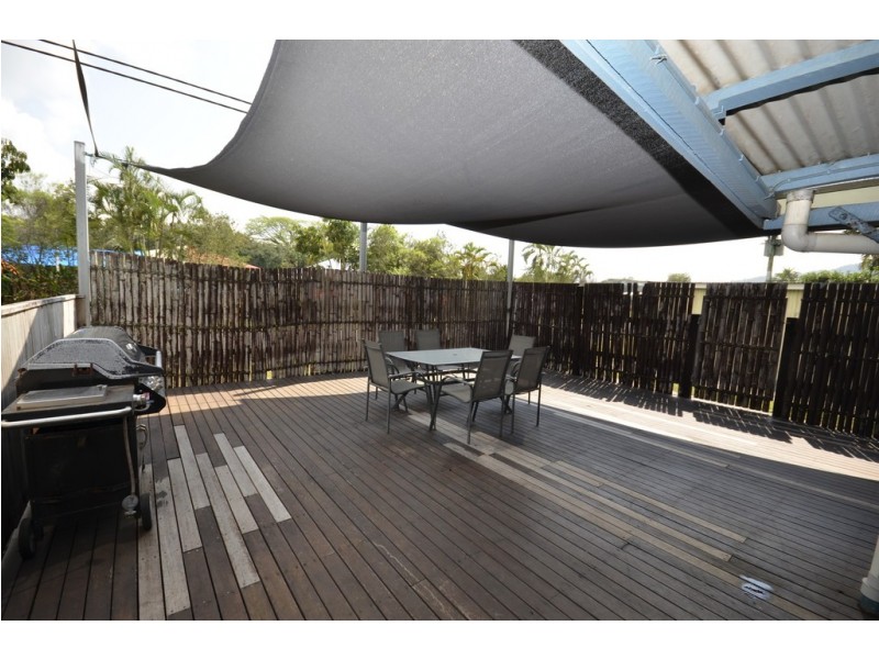 15 Hart Street, Mossman QLD 4873